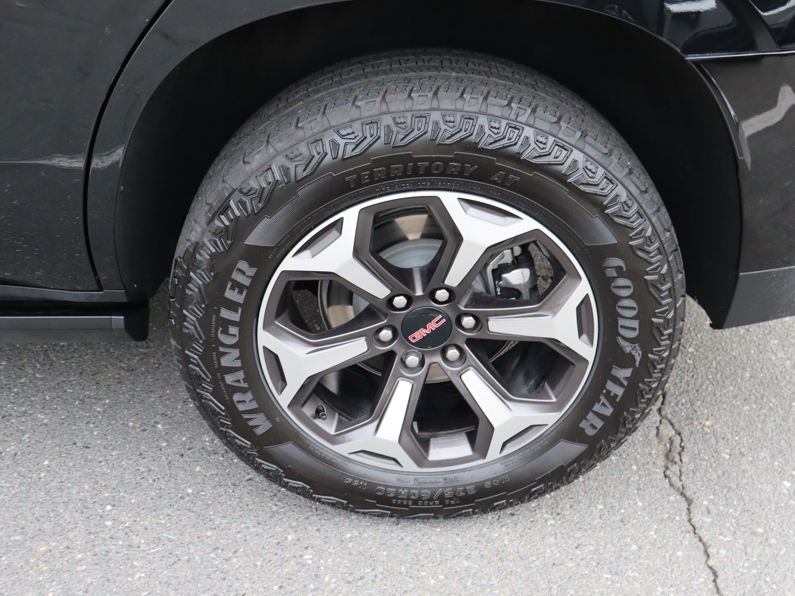 Used 2025 GMC Yukon AT4 Ultimate AWD/4WD image 46