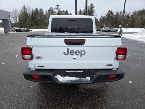 Used 2022 Jeep Gladiator Overland w/ Cold Weather Group image 26