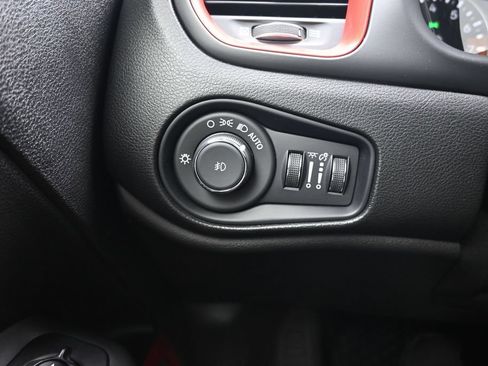 Used 2022 Jeep Renegade Trailhawk w/ Sun/Sound Group AWD/4WD image 22