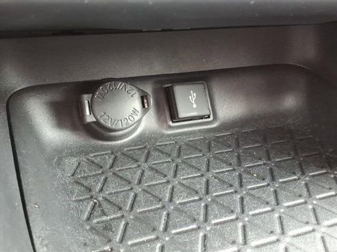 Used 2020 Toyota RAV4 XLE w/ Convenience Package image 16