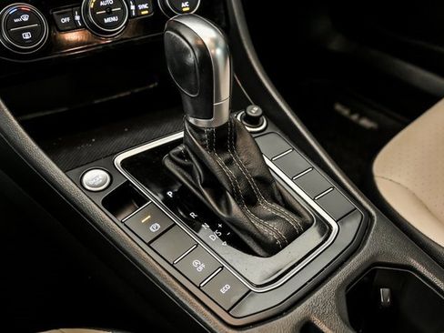 Used 2019 Volkswagen Jetta R-Line w/ R-Line Cold Weather Package image 22