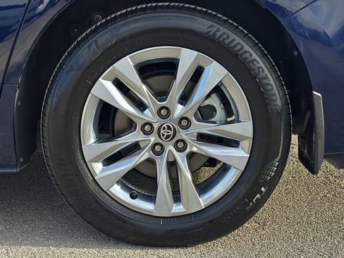 Used 2025 Toyota Sienna Limited image 35