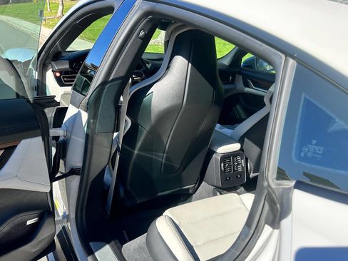 Used 2022 Porsche Taycan 4S image 12