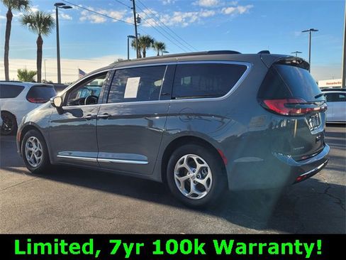 Used 2023 Chrysler Pacifica Limited image 5