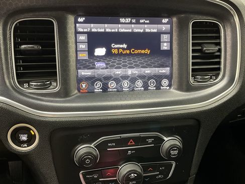 Used 2017 Dodge Charger SXT image 18