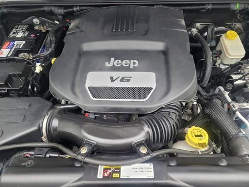 Used 2015 Jeep Wrangler Unlimited Sport w/ Quick Order Package 24S AWD/4WD image 30