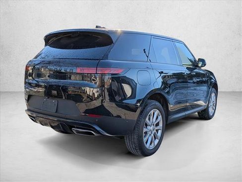 Used 2025 Land Rover Range Rover Sport SE image 3