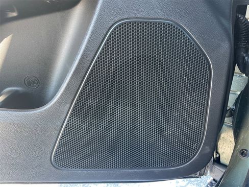 Used 2019 Jeep Cherokee Latitude Plus w/ Cold Weather Group image 35