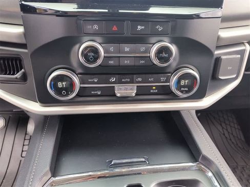 Used 2024 Ford Expedition XLT image 19