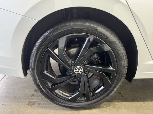 Certified 2025 Volkswagen Jetta SE image 30