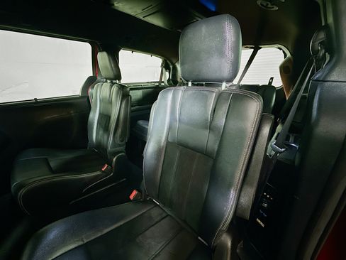 Used 2016 Dodge Grand Caravan SXT image 22