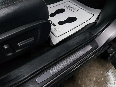 Used 2017 Toyota Highlander Limited image 17