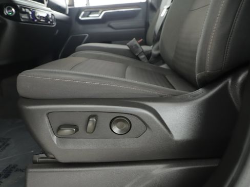 Used 2025 Chevrolet Silverado 2500 LT w/ Convenience Package image 12