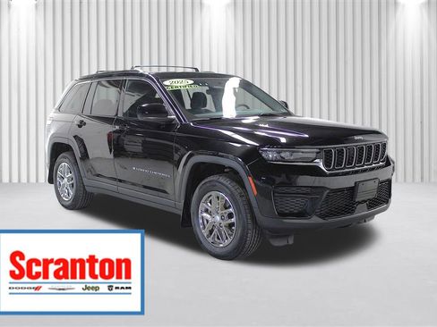 Certified 2025 Jeep Grand Cherokee Laredo X w/ Luxury Tech Group I AWD/4WD image 1