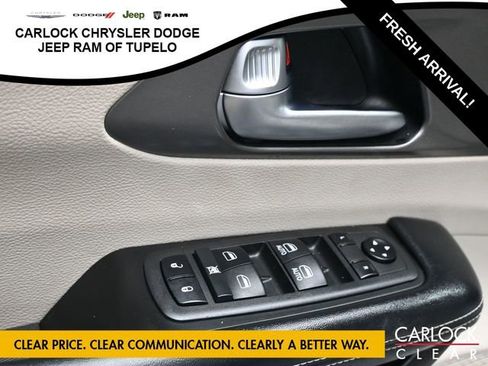 Used 2021 Chrysler Pacifica Touring-L image 11