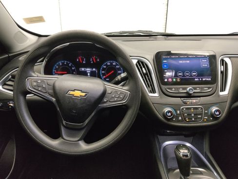 Used 2020 Chevrolet Malibu LT FWD image 22
