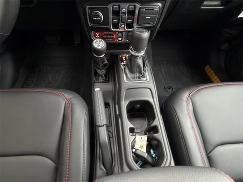 New 2025 Jeep Gladiator Rubicon image 17