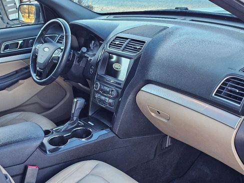 Used 2017 Ford Explorer XLT w/ Equipment Group 202A image 30