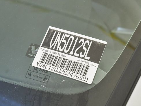 Certified 2025 Volvo XC40 B5 Core w/ Protection Package Premier image 29