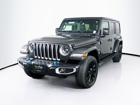 Used 2023 Jeep Wrangler Unlimited Sahara AWD/4WD image 3