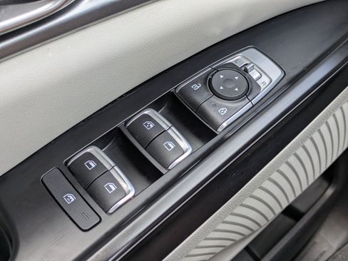 Certified 2024 Kia Carnival LX FWD image 17