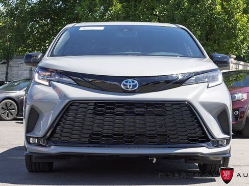 Used 2025 Toyota Sienna XSE FWD image 13