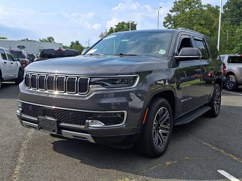 Used 2022 Jeep Wagoneer Series III AWD/4WD image 4