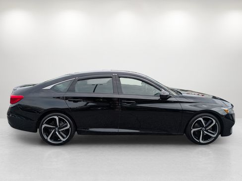Used 2018 Honda Accord Sport image 4