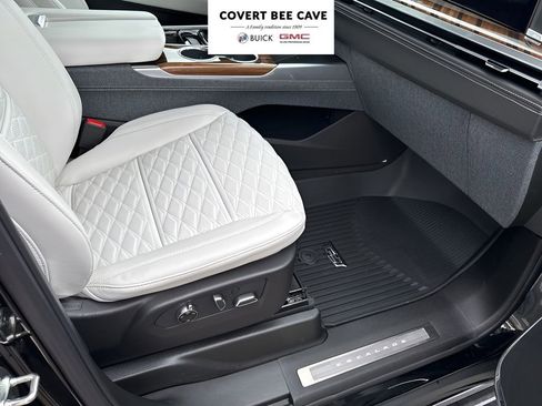 Used 2026 Cadillac Escalade Platinum Sport w/ LPO, Floor Liner Package image 18