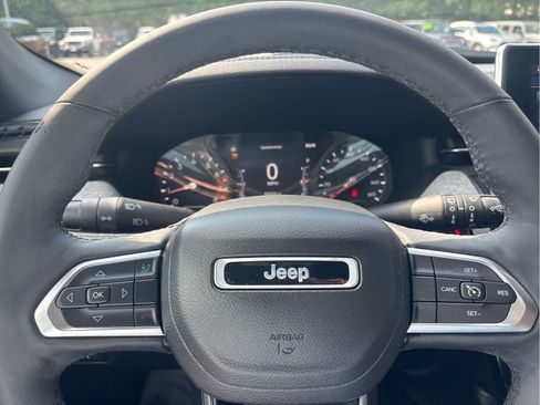 Used 2023 Jeep Compass Latitude AWD/4WD image 14
