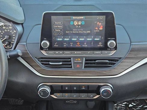 Used 2023 Nissan Altima 2.5 SV image 13