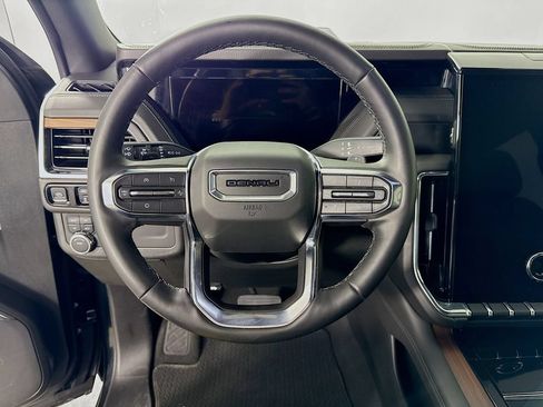 Used 2025 GMC Yukon XL Denali AWD/4WD image 12