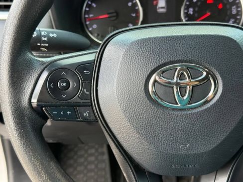 Used 2022 Toyota RAV4 XLE FWD image 15