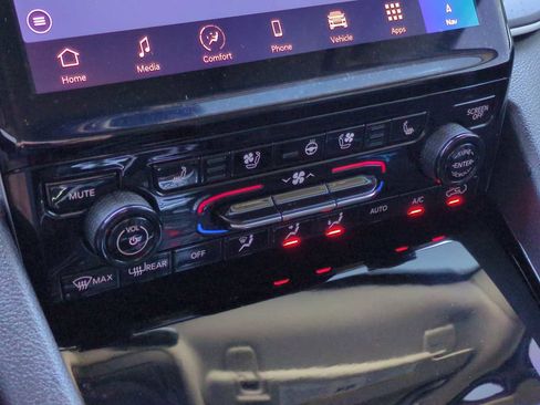 Used 2023 Jeep Grand Cherokee L Limited w/ Luxury Tech Group II image 18