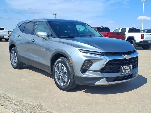 Used 2025 Chevrolet Blazer LT FWD image 3
