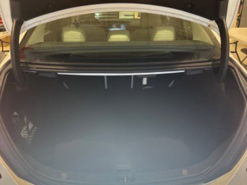 Used 2018 Mercedes-Benz E 300 4MATIC image 8