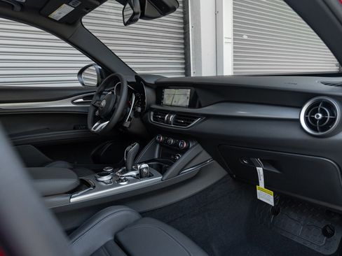New 2024 Alfa Romeo Stelvio Veloce image 2
