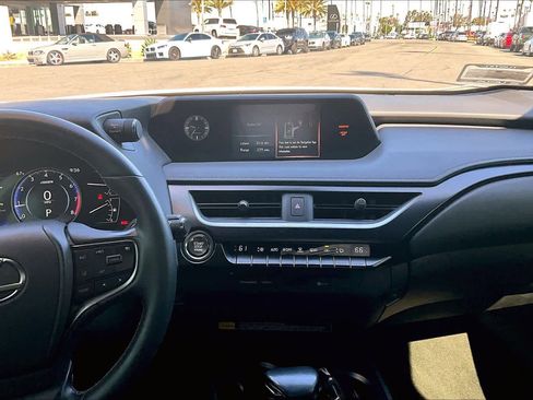 Used 2022 Lexus UX 200 w/ Accessory Package (Z1) FWD image 6
