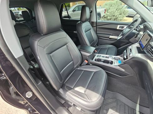 Used 2023 Ford Explorer XLT w/ Equipment Group 202A RWD image 12