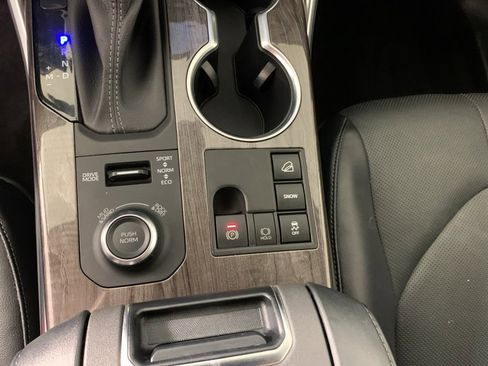 Used 2023 Toyota Highlander Limited image 28