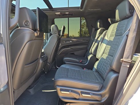 Used 2023 Cadillac Escalade V w/ LPO, ONYX Package AWD/4WD image 13