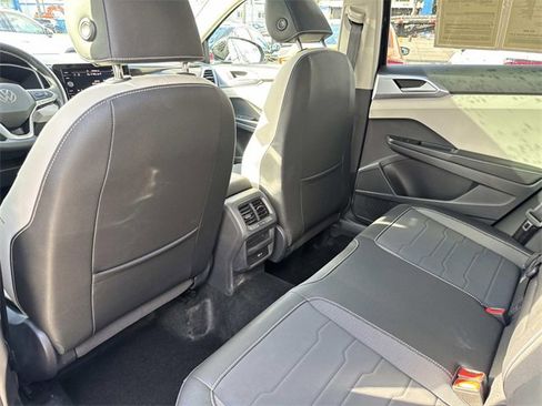 Certified 2025 Volkswagen Taos SE w/ Panoramic Sunroof Package image 10