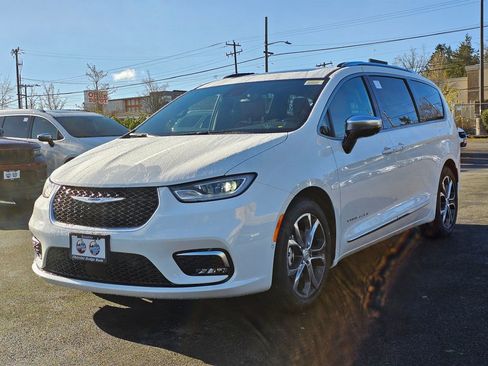 New 2026 Chrysler Pacifica Pinnacle image 4