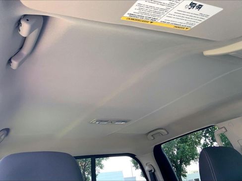 Used 2022 Nissan Titan SV w/ SV Convenience Package AWD/4WD image 29