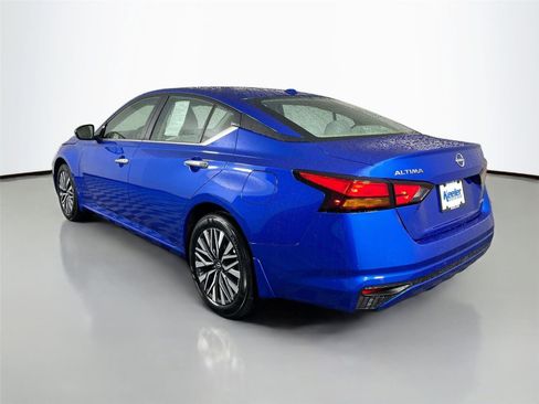 Used 2025 Nissan Altima 2.5 SV image 4