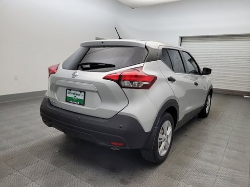 Used 2020 Nissan Kicks S image 9