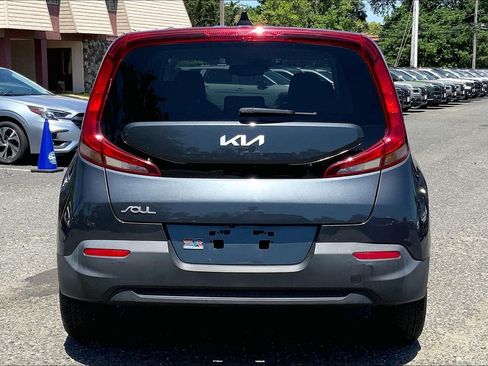 Used 2022 Kia Soul S FWD image 4