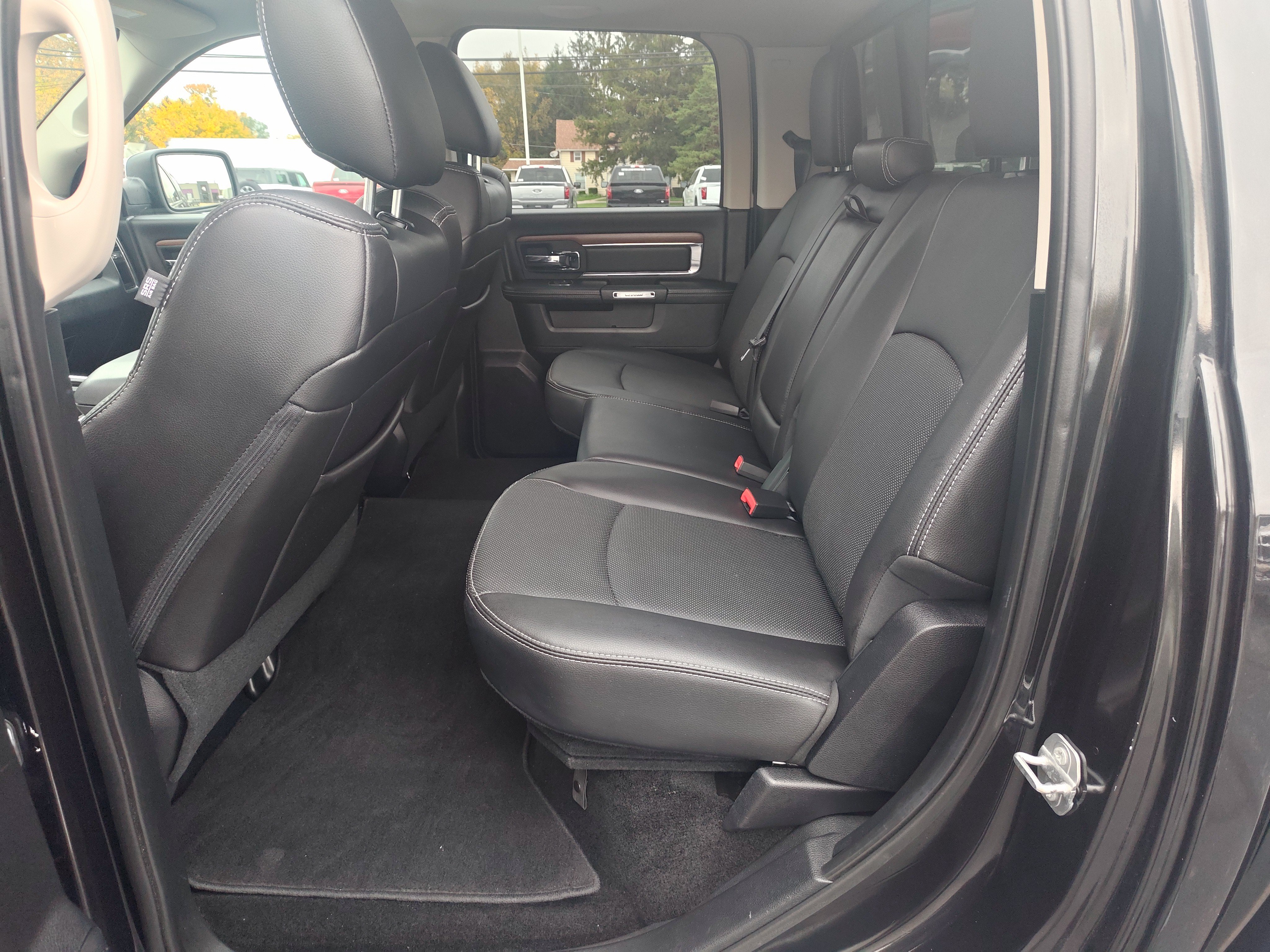 Used 2016 RAM 1500 Laramie w/ Convenience Group AWD/4WD image 13