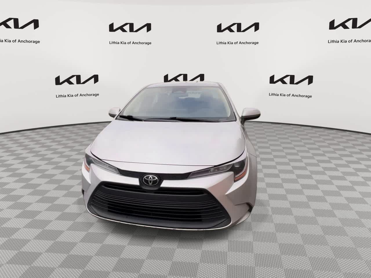 Used 2023 Toyota Corolla LE FWD image 3