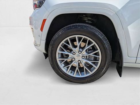 Used 2023 Jeep Grand Cherokee L Summit w/ Advanced Protech Group IV image 27